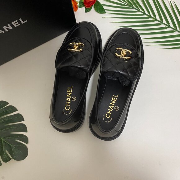 CHANEL Black and Gold Quilted Loafers - Picture 4 of 8